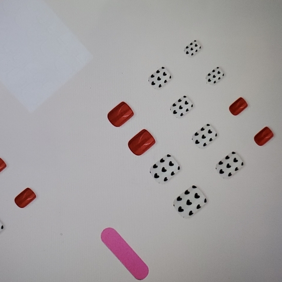 Press On Nail 24 Pieces Heart False Nails - Picture 3 of 3